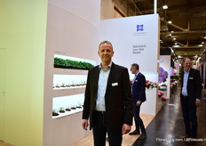 Jürgen Gerdvordermark of Kötterheinrich hortensienkulturen. This year, at their booth, they put the focus on how their products are being delivered.